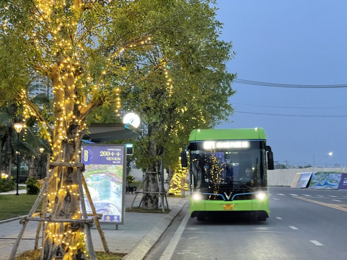 green-bus-8868.jpg