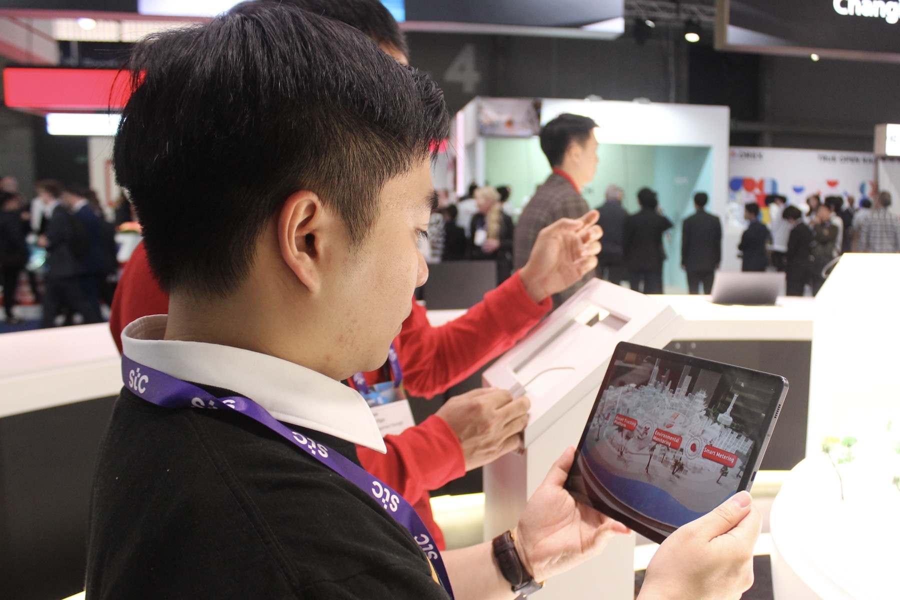 Viettel introduces 5G chipset at Mobile World Congress