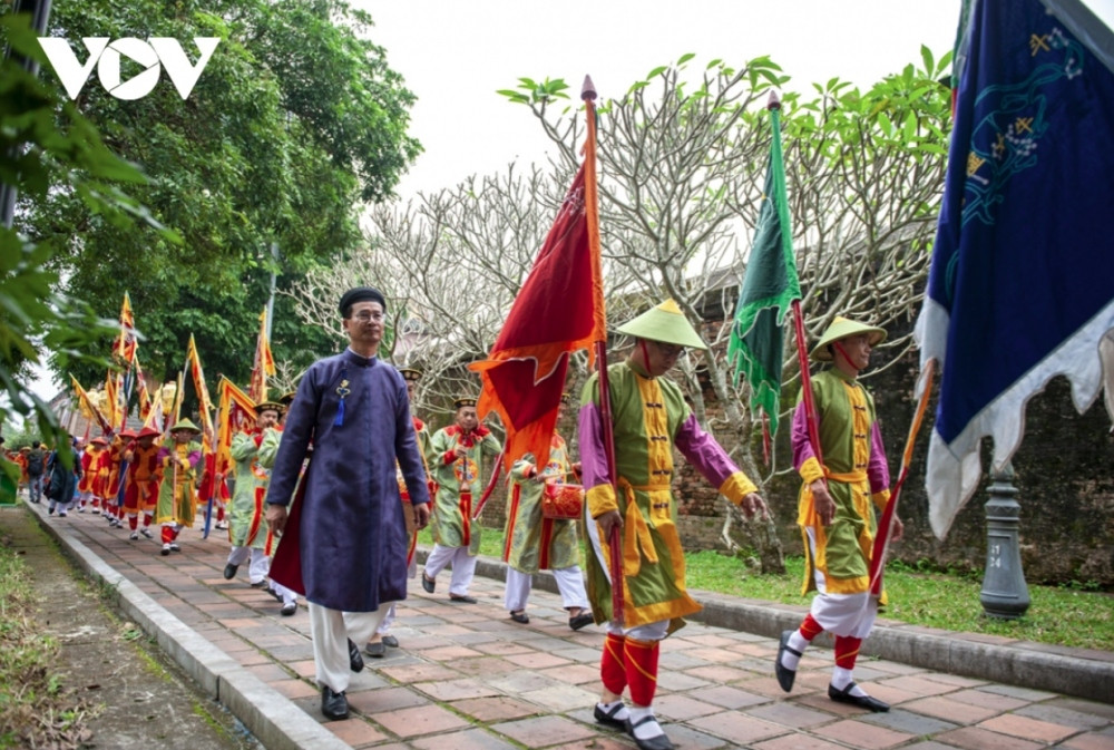 former imperial city welcomes 2024 lunar new year with bamboo pole erection picture 4