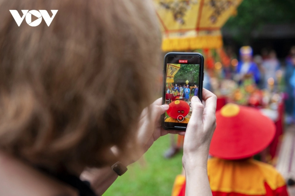 former imperial city welcomes 2024 lunar new year with bamboo pole erection picture 7