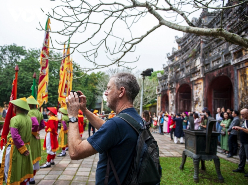 former imperial city welcomes 2024 lunar new year with bamboo pole erection picture 8