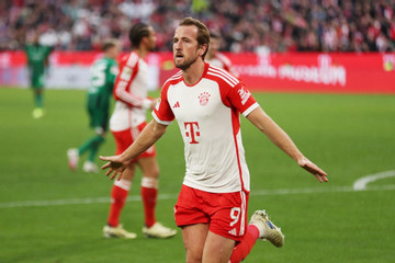 Harry Kane giúp Bayern thắng ngược, Leverkusen cũng có 3 điểm