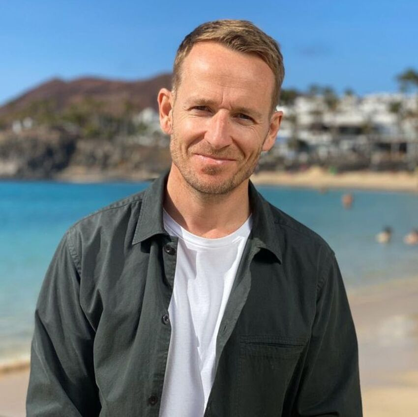 jonnie irwin a place in the sun host 1668414866 1.jpg