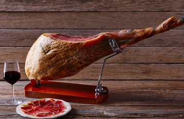 Những điều không ngờ về chiếc đùi lợn muối Iberico đắt đỏ nhất thế giới
