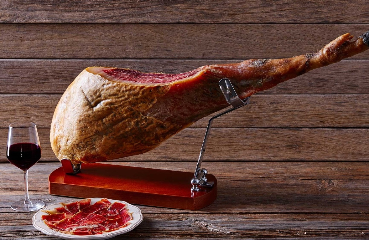 Những điều không ngờ về chiếc đùi lợn muối Iberico đắt đỏ nhất thế giới