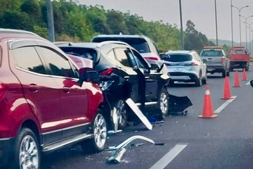 Tai nạn liên hoàn 4 ô tô trên cao tốc Long Thành – Dầu Giây, kẹt xe kéo dài 10km