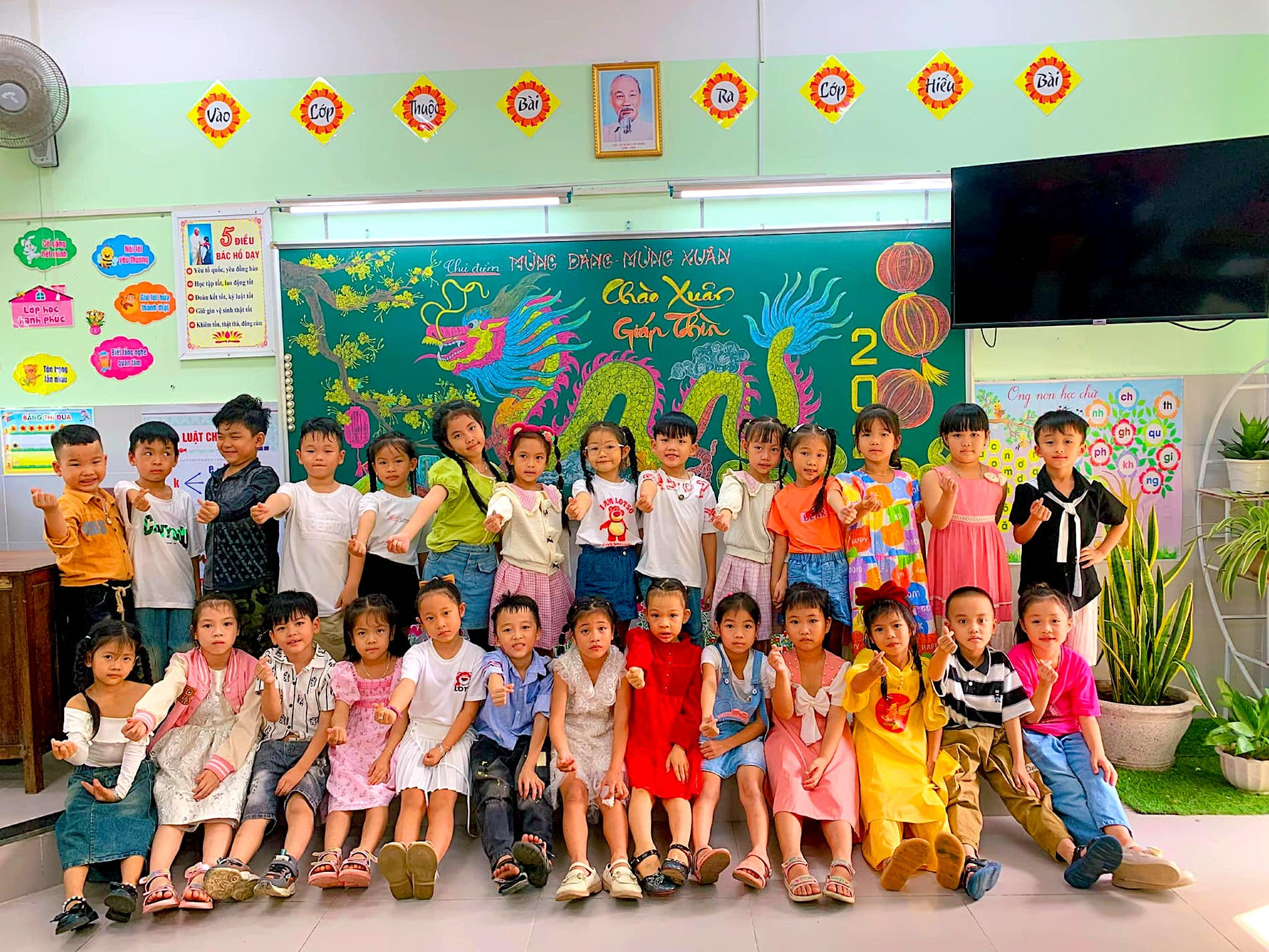 tranh tren bang 3.jpeg