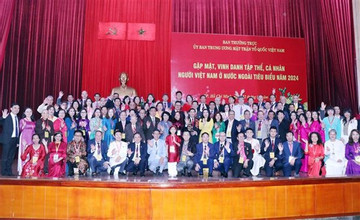 Vietnam Fatherland Front honours outstanding OV collectives, individuals