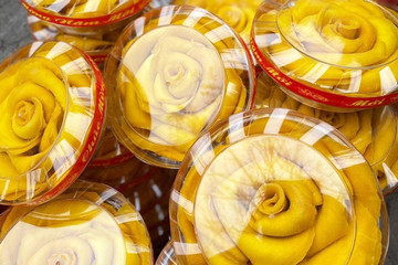 Edible 'roses' sell well despite high prices