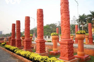 Let’s discover the longest flower-ceramic road in Vietnam