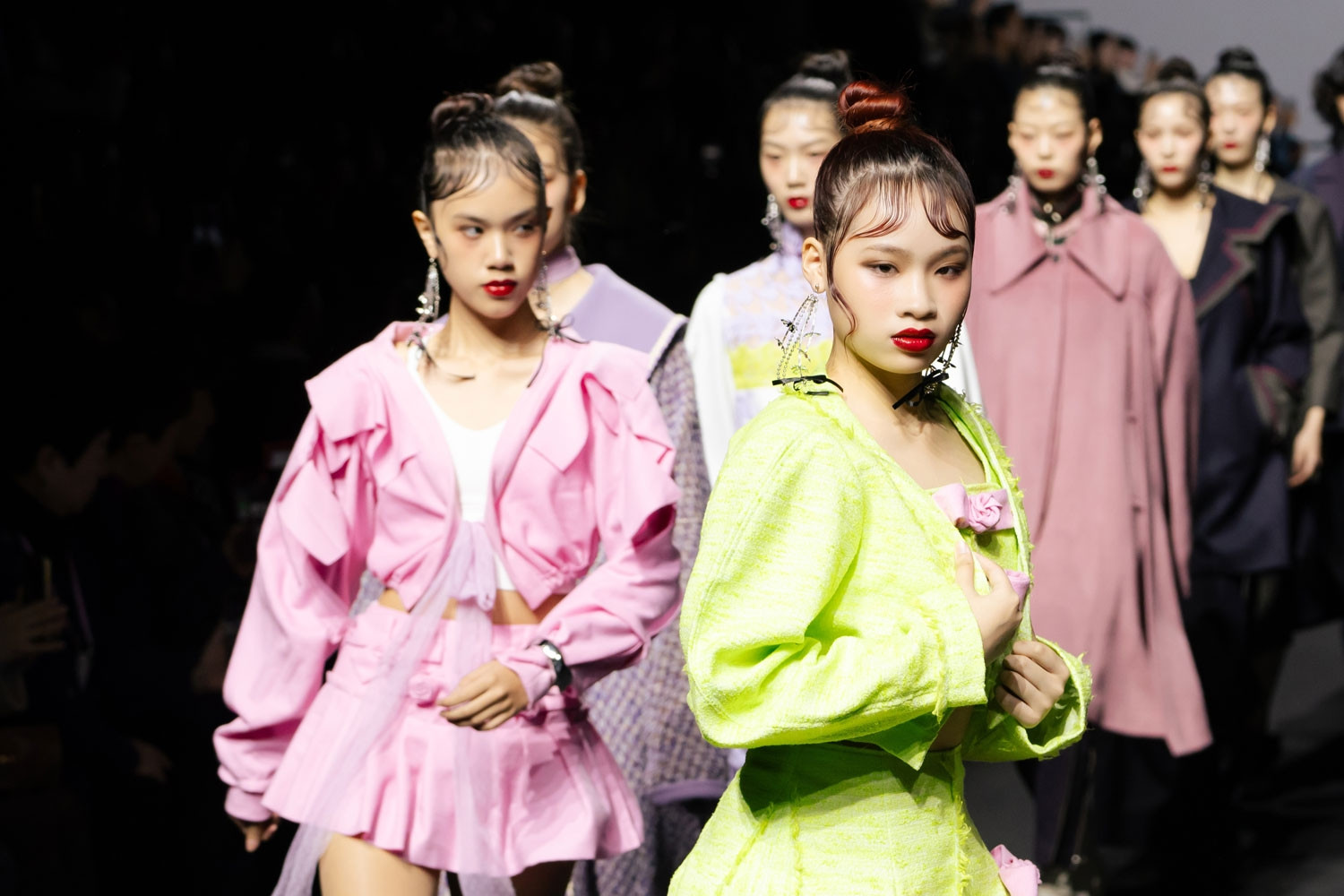 Almira Bảo Hà, Kelly Ngọc Anh thần thái trên sàn diễn Hàn Quốc