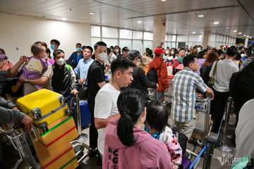Bản tin chiều 5/2: Hành khách chật vật ở Tân Sơn Nhất, đến sân bay phải quay về