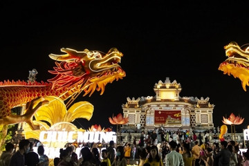 Beautiful images of dragon mascot seen in Hue ancient city