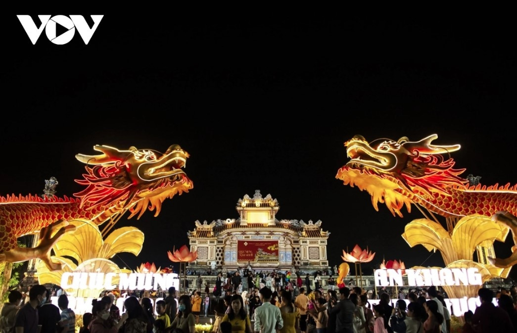 beautiful images of dragon mascot seen in hue ancient city picture 5