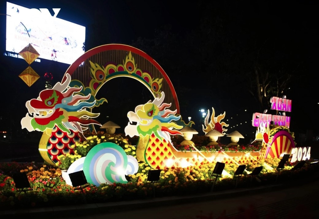 beautiful images of dragon mascot seen in hue ancient city picture 10