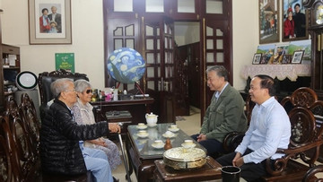 Bộ trưởng Tô Lâm thăm, chúc Tết gia đình nguyên Chủ tịch nước Trần Đức Lương