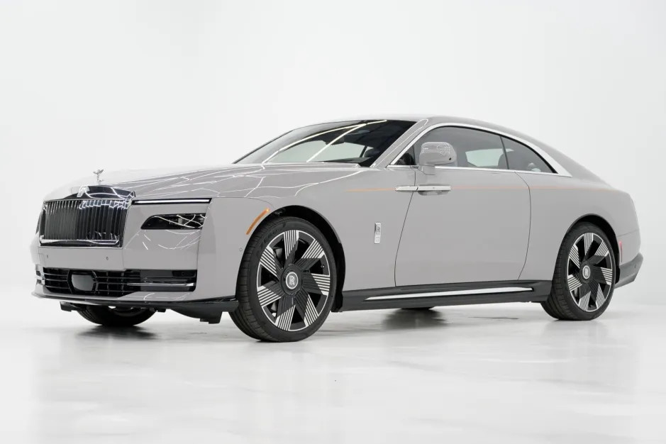 Đại gia quyết bán Rolls-Royce Spectre chạy lướt bất chấp cảnh báo bị