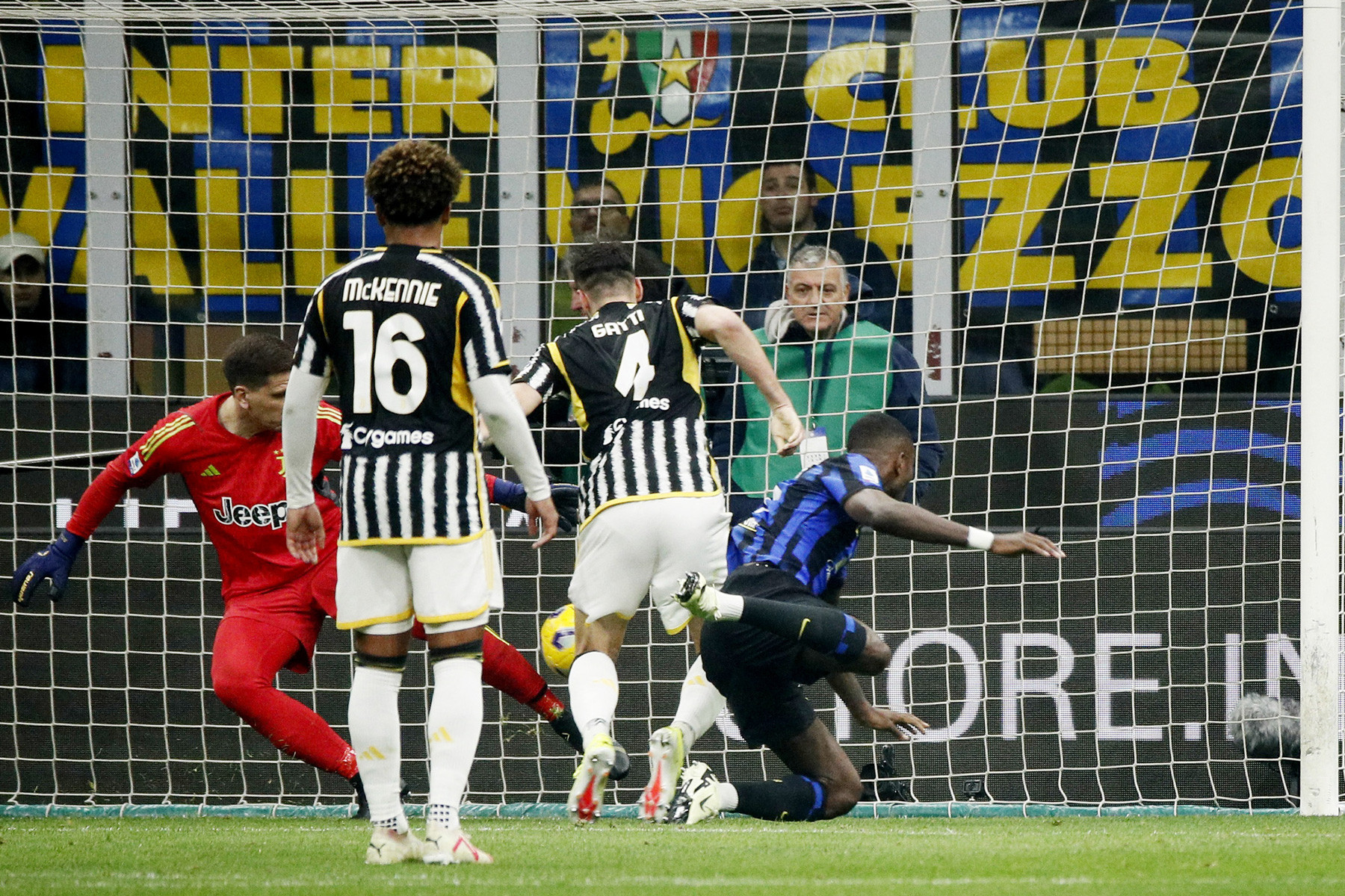 Đánh bại Juventus, Inter xây chắc ngôi đầu gatti inter juventus.jpg