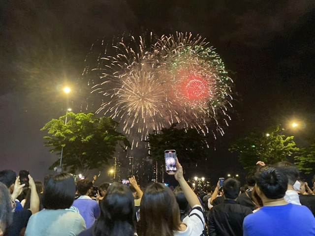 HCM City to add three fireworks displays in Binh Chanh, Cu Chi, Can Gio