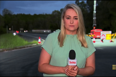 Khoảnh khắc nữ phóng viên tự tát vào mặt mình trên sóng truyền hình trực tiếp