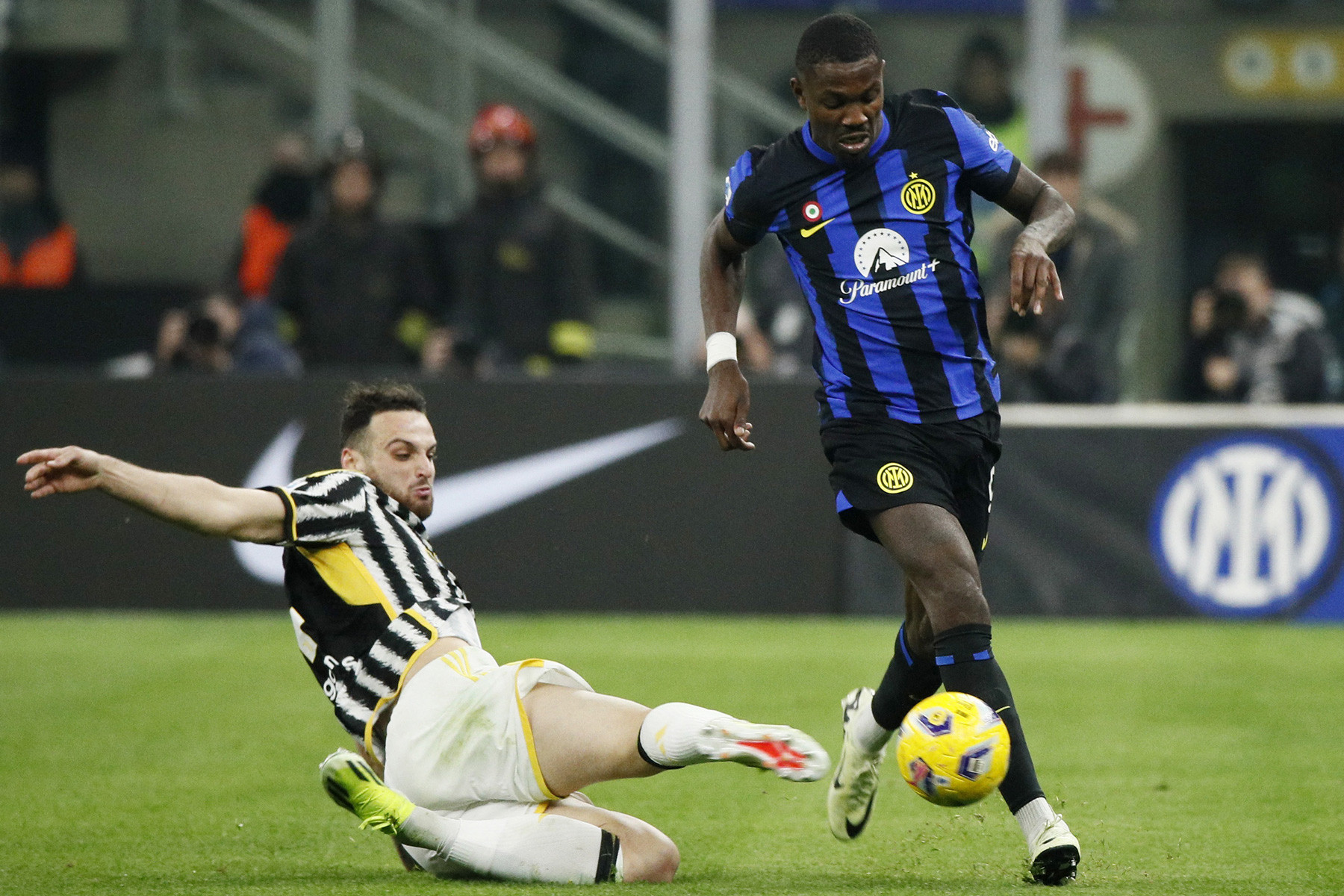 Đánh bại Juventus, Inter xây chắc ngôi đầu thuram gatti inter juventus.jpg