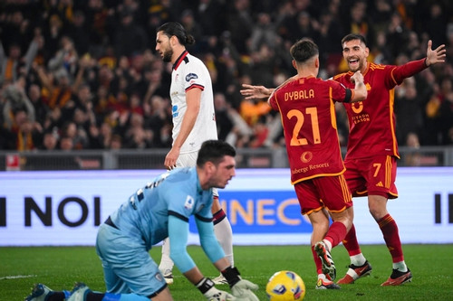 AS Roma tiếp tục bay cao sau khi sa thải HLV Mourinho