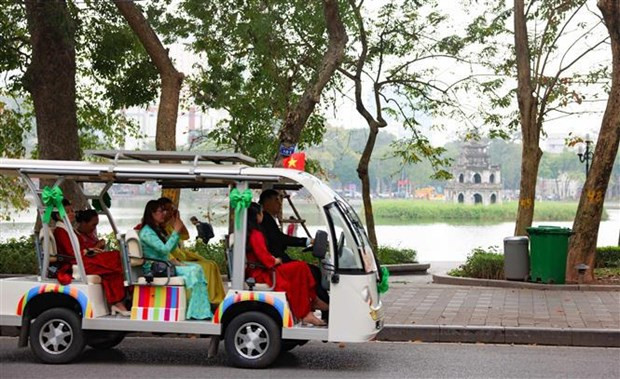 Hoan Kiem – Thang Long Imperial Citadel e-bus route launched hinh anh 1