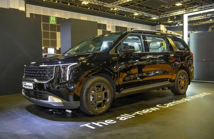 kia canival hev 2024.jpeg