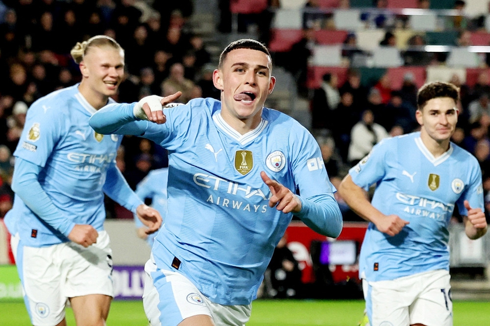 Phil Foden lập hat-trick, Man City ngược dòng thắng Brentford