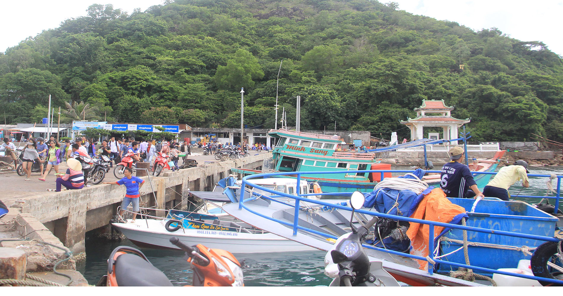 rac thai ra dai duong.jpg