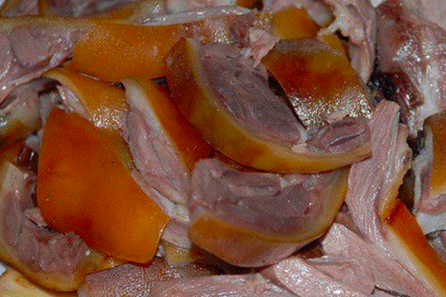 Suýt mất Tết vì ăn phải loại lá chứa độc kèm thịt chó