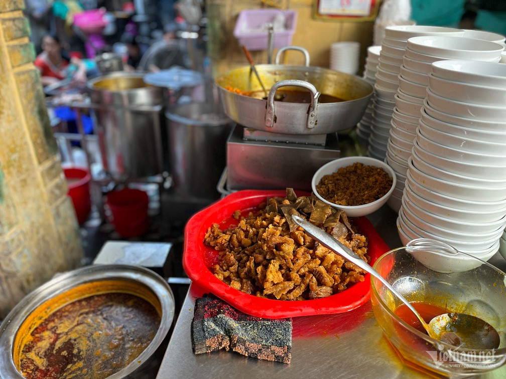 View - Quán bún cá Thái Bình ngày bán 1000 bát, nằm sâu trong ngõ nhỏ khách vẫn tìm ăn
