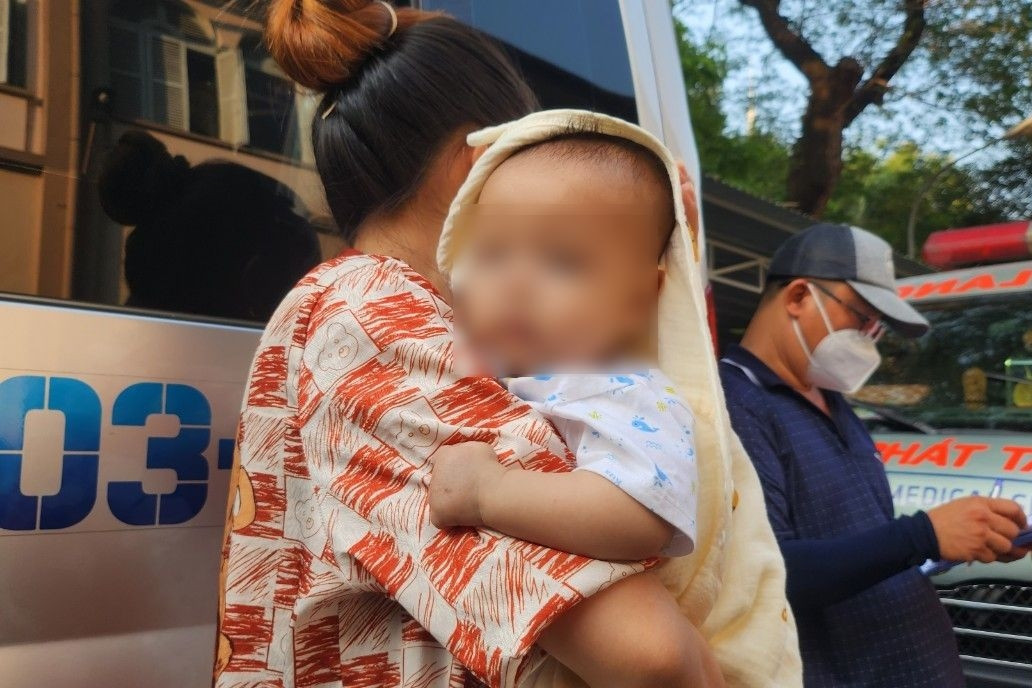 Ngỡ phải ăn Tết ở viện, bé trai mắc ung thư và mẹ nhận tin bất ngờ từ bác sĩ