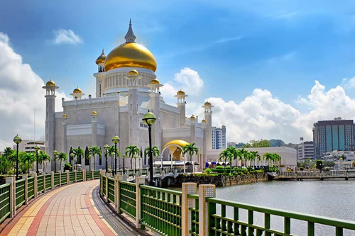 Nước Đông Nam Á nào có cung điện dát vàng lớn nhất thế giới?