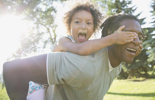 Nghiên cứu ĐH Cambridge: Chơi với cha tác dụng không ngờ đến cảm xúc của trẻ