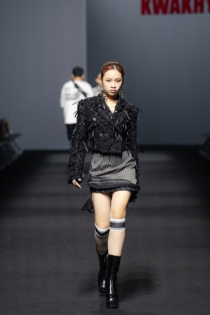vietnamese teen models hit catwalk for international fashion week picture 1