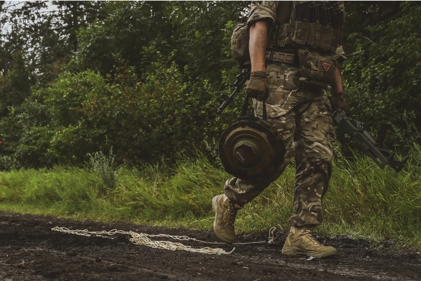 Xem lính Nga đập mìn bằng gậy