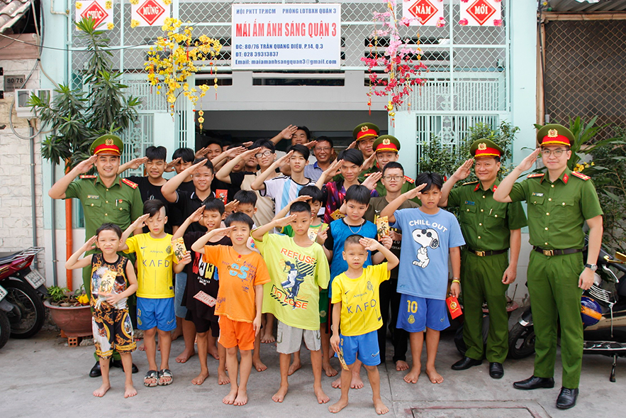 Các đơn vị công an TP.HCM với các chương trình hướng về người nghèo