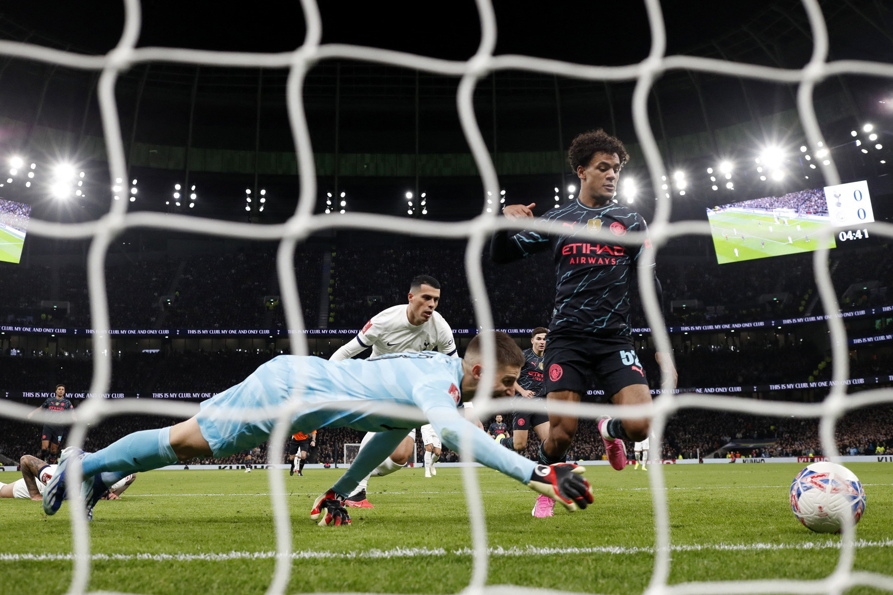 oscar bobb man city.jpg