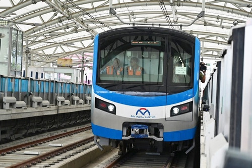 Tàu metro Bến Thành - Suối Tiên chạy xuyên Tết