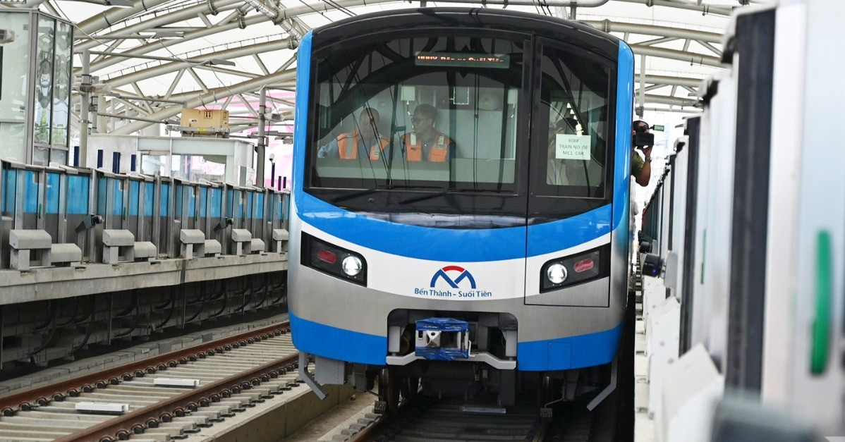 Tàu metro Bến Thành- Suối Tiên chạy xuyên tết Giáp Thìn