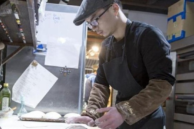 Thạc sĩ y khoa bỏ cơ hội thành bác sĩ chuyển sang bán bánh mì