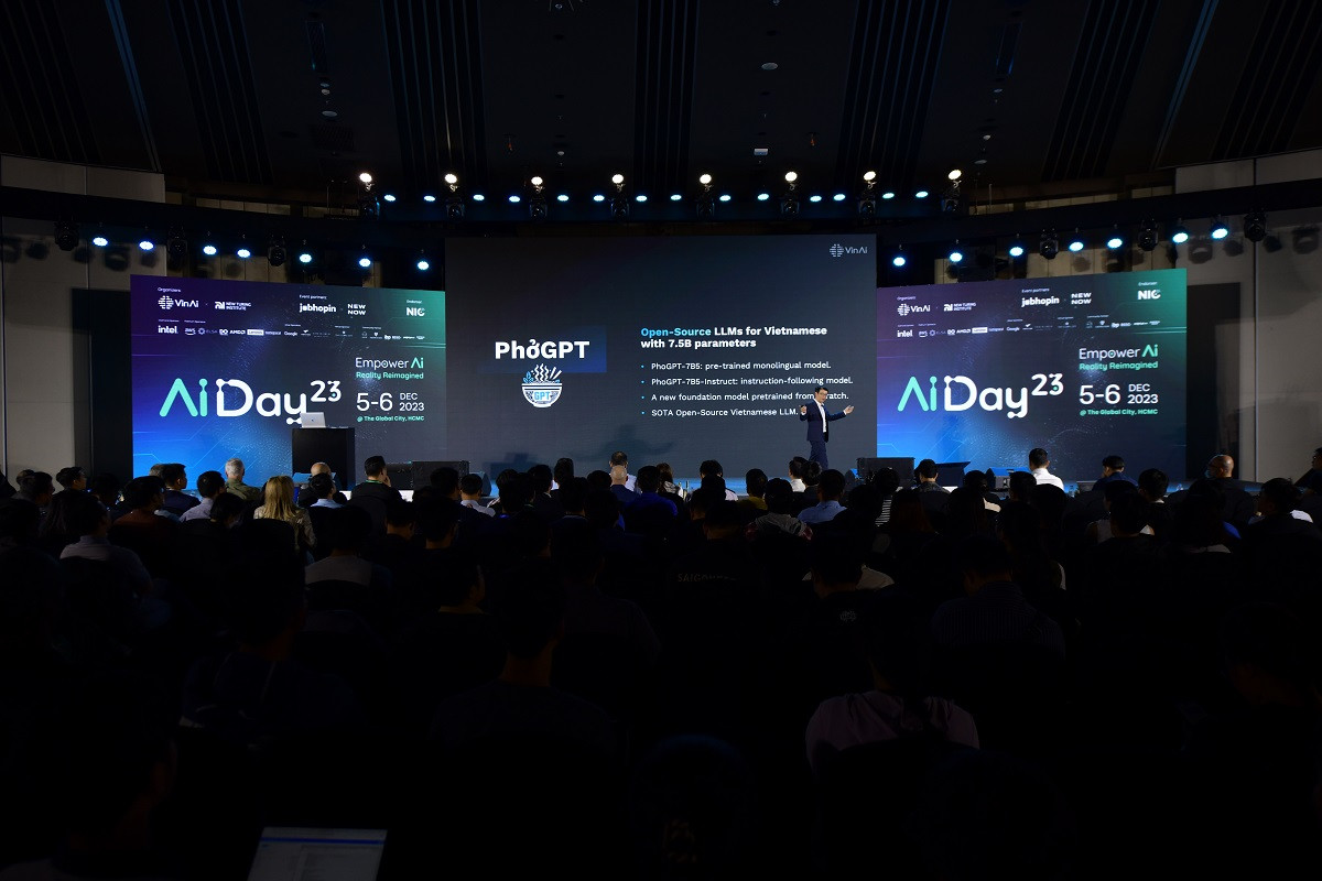 tong giam doc vinai tien si bui hai hung ra mat phogpt tai ai day 2023.jpg