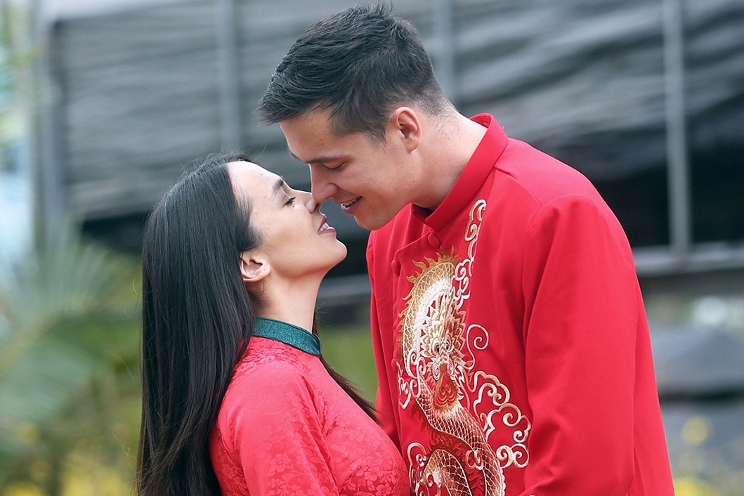 Vợ xinh đẹp đốn tim Nguyễn Filip ngay lần gặp đầu tiên