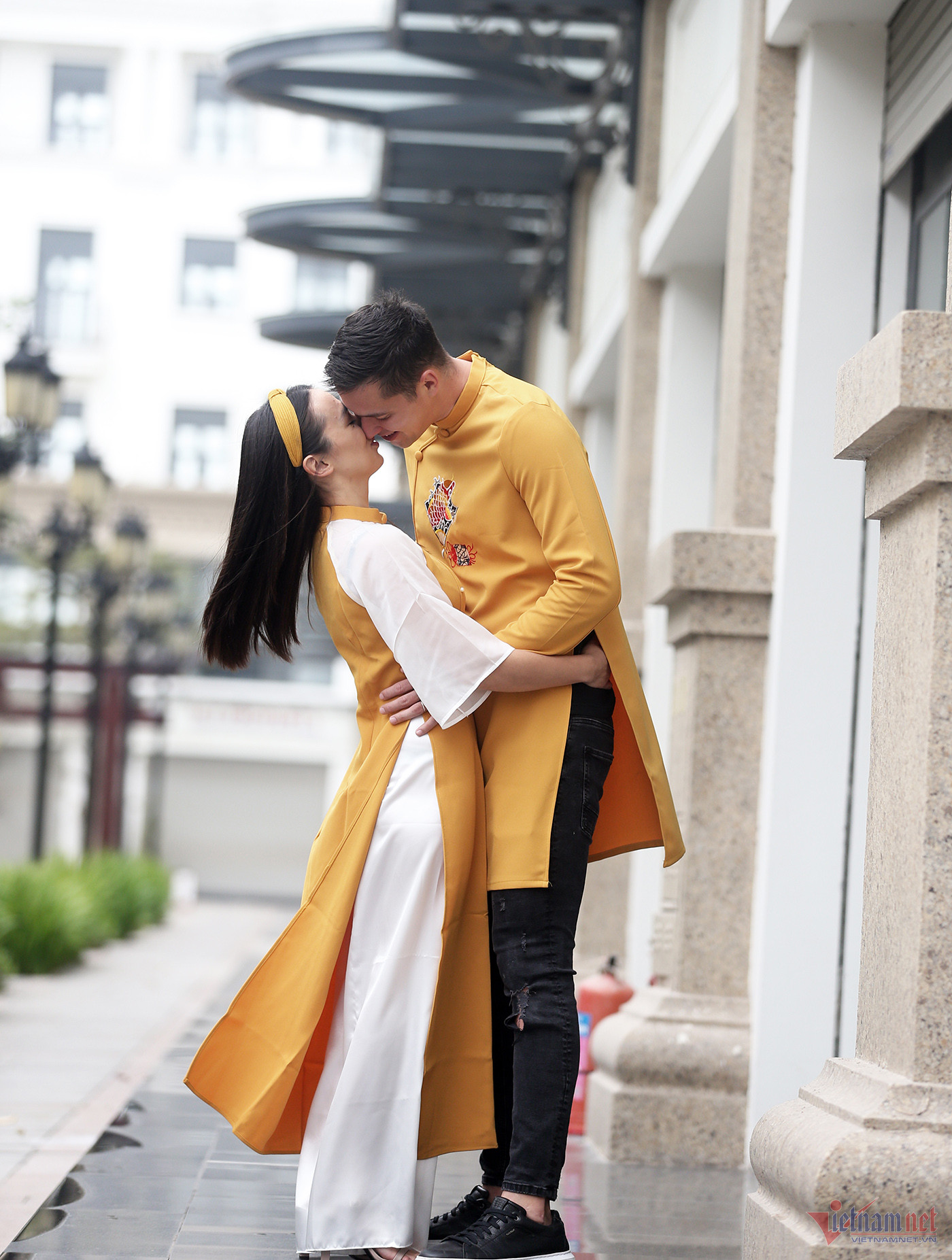 View - Vợ xinh đẹp đốn tim Nguyễn Filip ngay lần gặp đầu tiên