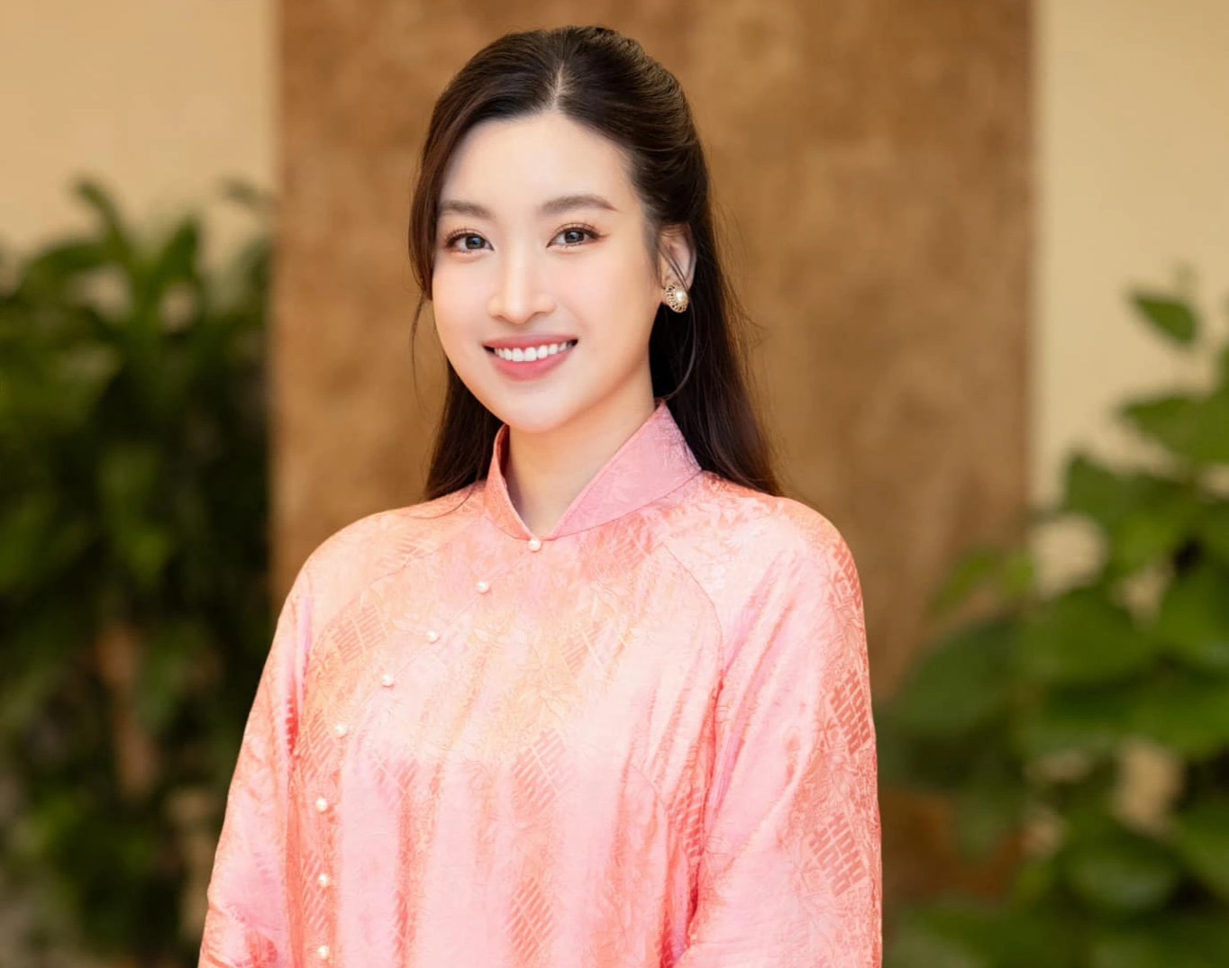 Dâu hào môn ngày Tết: Đỗ Mỹ Linh bỡ ngỡ bên mẹ chồng, Hà Tăng đảm đang - 1