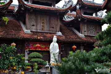 Đầu năm, du xuân tại ngôi chùa gần nghìn năm tuổi linh thiêng ở Hà Nội