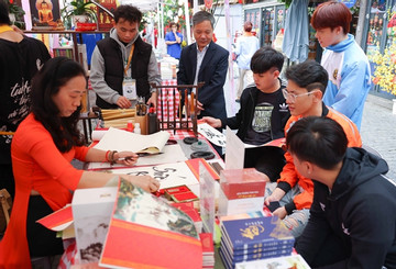 Spring book street promises exciting activities during Tết