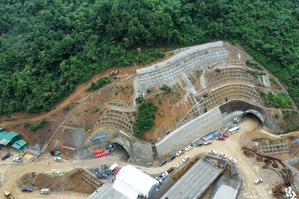 Bộ GTVT thúc tiến độ 2 đoạn cao tốc Bắc - Nam khánh thành trong năm nay