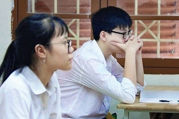 Học sinh Hà Nội như 'ngồi trên đống lửa' chờ chốt môn thi vào lớp 10